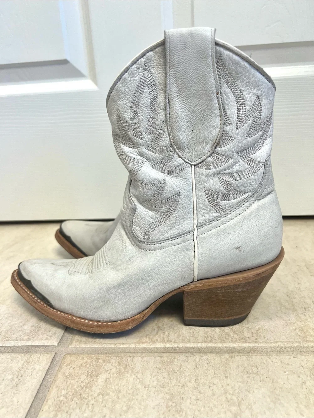 IDYLLWIND WHEELS WESTERN BOOTIES ROUND TOE ivory cowboys embroidered women 6.5M